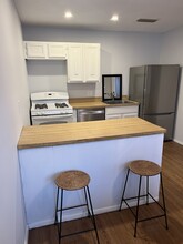215 Cottonwood Rd in Newington, CT - Foto de edificio - Building Photo