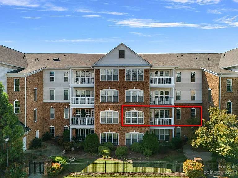 14933 Santa Lucia Dr in Charlotte, NC - Foto de edificio