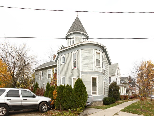 315 N Thayer St in Ann Arbor, MI - Foto de edificio - Building Photo