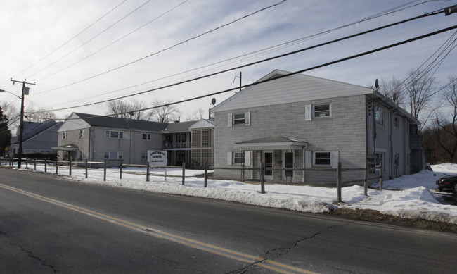 Spotswood Gardens in Spotswood, NJ - Building Photo - Building Photo