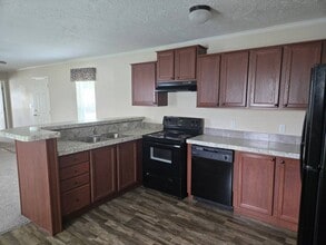 56 OH-523 in Fremont, OH - Building Photo - Building Photo