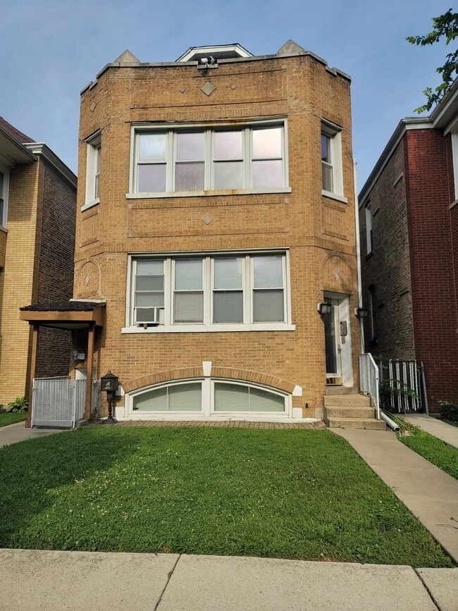 property at 132 S Austin Blvd