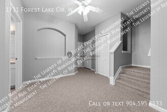 1731 Forest Lake Cir W in Jacksonville, FL - Foto de edificio - Building Photo
