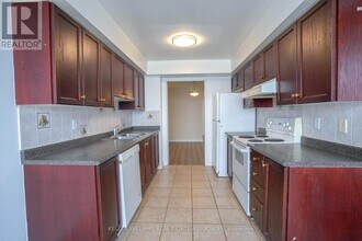 35-1835 Kingsbridge Garden Cir in Mississauga, ON - Building Photo - Building Photo