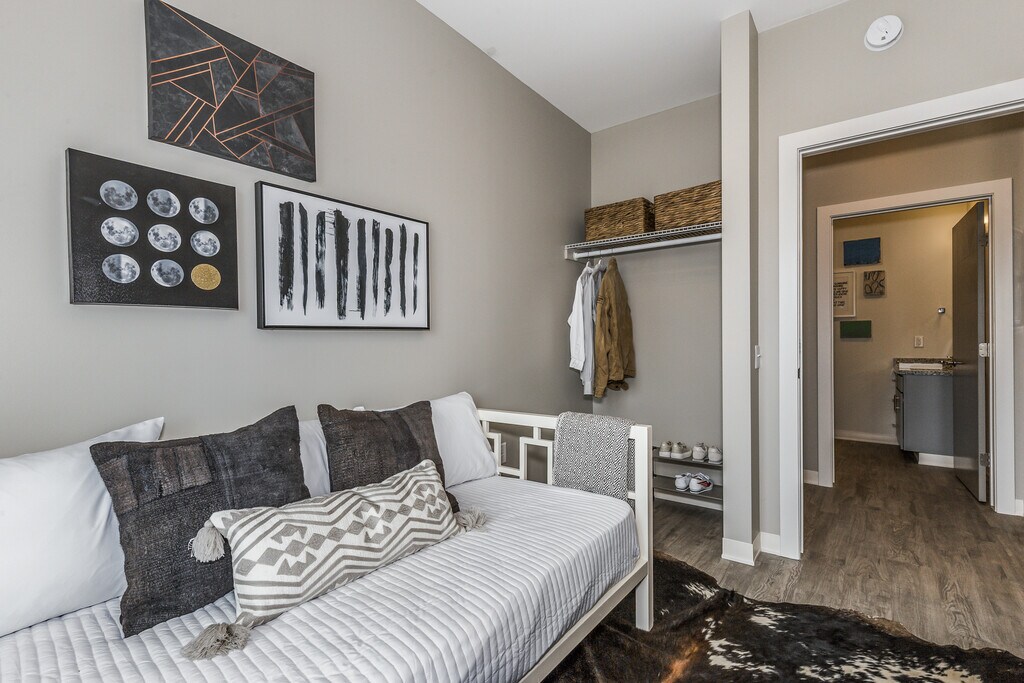 Seventeenth Apartments in Wichita, KS