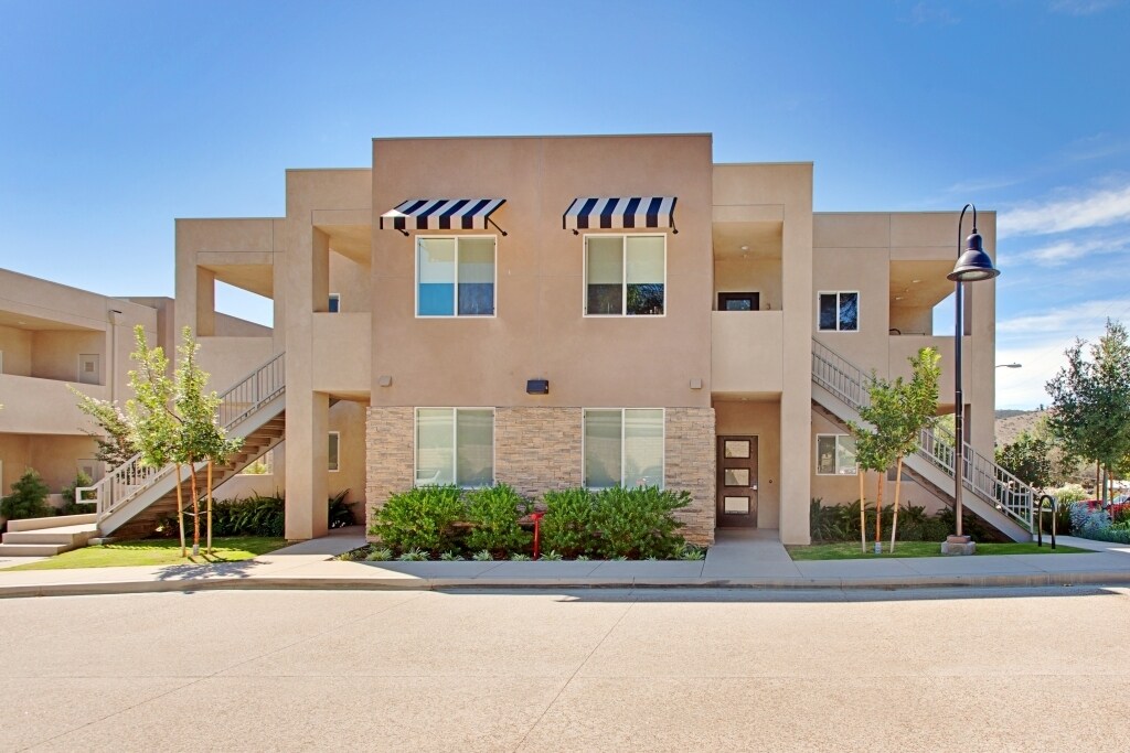 4 N Oakview Dr in Thousand Oaks, CA - Foto de edificio