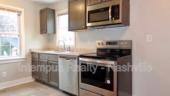 2405 Eden St in Nashville, TN - Building Photo