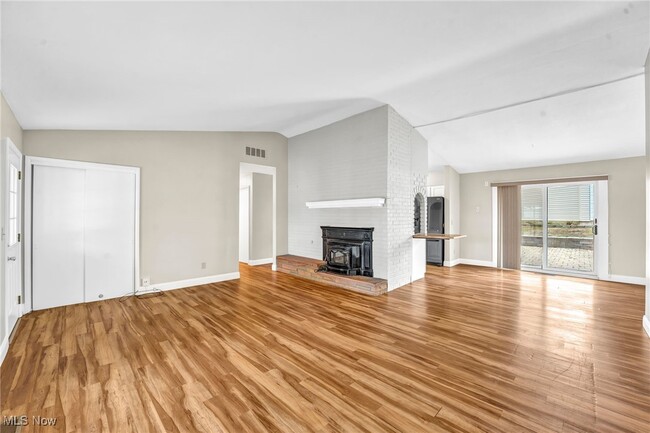 9195 Glenwood Trail in Brecksville, OH - Foto de edificio - Building Photo