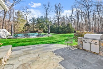 12 Winterset Rd in Greenwich, CT - Building Photo - Building Photo