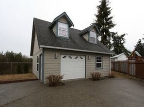 3215 McKinley Ln W in Centralia, WA - Building Photo - Building Photo