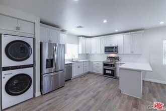 8644 Corbin Ave in Los Angeles, CA - Building Photo - Building Photo