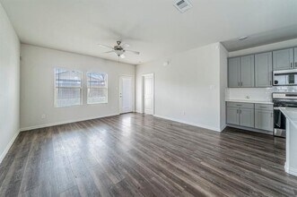 1621 Briar Hunt Dr in Heartland, TX - Building Photo - Building Photo