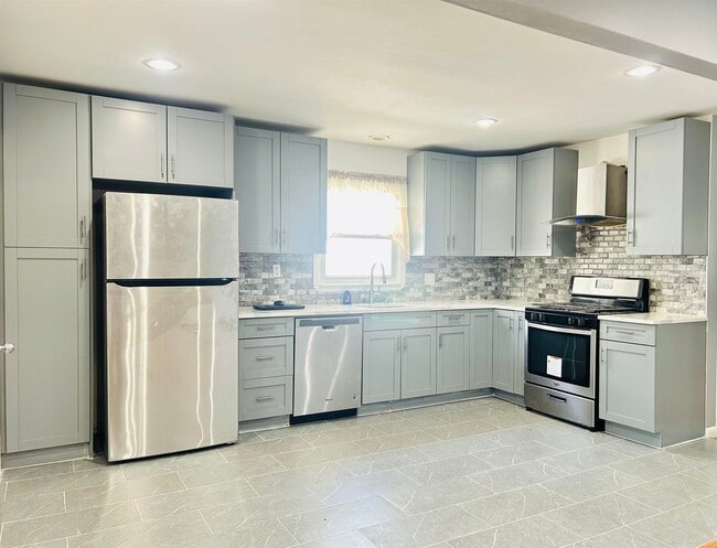 648 Liberty Ave in Jersey City, NJ - Building Photo - Building Photo