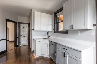 3823 N Drake Ave, Unit 2 in Chicago, IL - Foto de edificio - Building Photo
