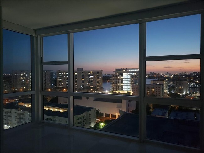 6801 Collins Ave in Miami Beach, FL - Building Photo - Building Photo