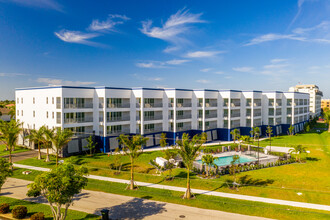 Paradise Pointe at Charlotte Harbor in Punta Gorda, FL - Building Photo - Building Photo