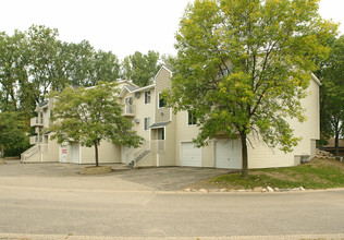 950 Wescott Trl in Eagan, MN - Building Photo - Building Photo