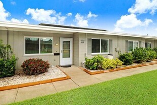 1309 Warwick Ct in Sun City Center, FL - Building Photo