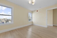 160 Webster St, Unit 3 in Boston, MA - Building Photo - Building Photo