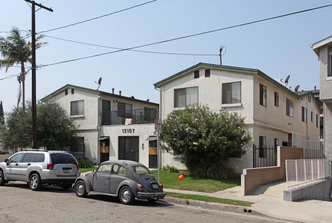 Florwood Apartments in Hawthorne, CA - Building Photo - Building Photo