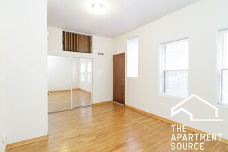 873 W Lill Ave in Chicago, IL - Building Photo - Building Photo