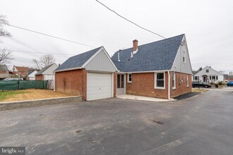 10 Hawthorne Rd in Broomall, PA - Foto de edificio - Building Photo