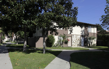 Baywood Apartments in Anaheim, CA - Building Photo - Building Photo