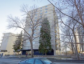 Crestview Tower in Edmonton, AB - Building Photo