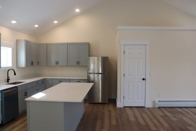 1785 Kellogg Rd in St. Albans, VT - Building Photo - Building Photo