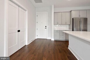 44691 Wellfleet Dr in Ashburn, VA - Building Photo