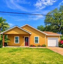 2734 Duncan Dr in Oyster Creek, TX - Building Photo