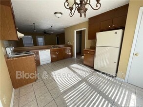 5736 Waters Edge Dr in Fayetteville, NC - Building Photo - Building Photo