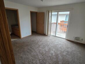 294 Stadium Dr N, Unit 294 in Monmouth, OR - Foto de edificio - Building Photo