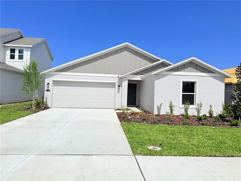 1266 Belle Isle Ln in Daytona Beach, FL - Building Photo