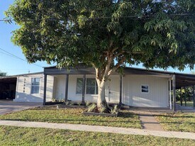 21988 Cellini Ave in Port Charlotte, FL - Building Photo