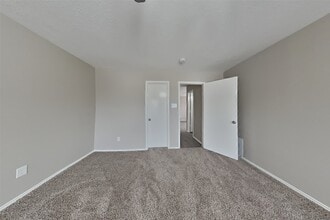 11950 Rolling Stream Dr in Tomball, TX - Building Photo - Building Photo