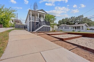 2417 Euclid Ave in Austin, TX - Building Photo - Building Photo