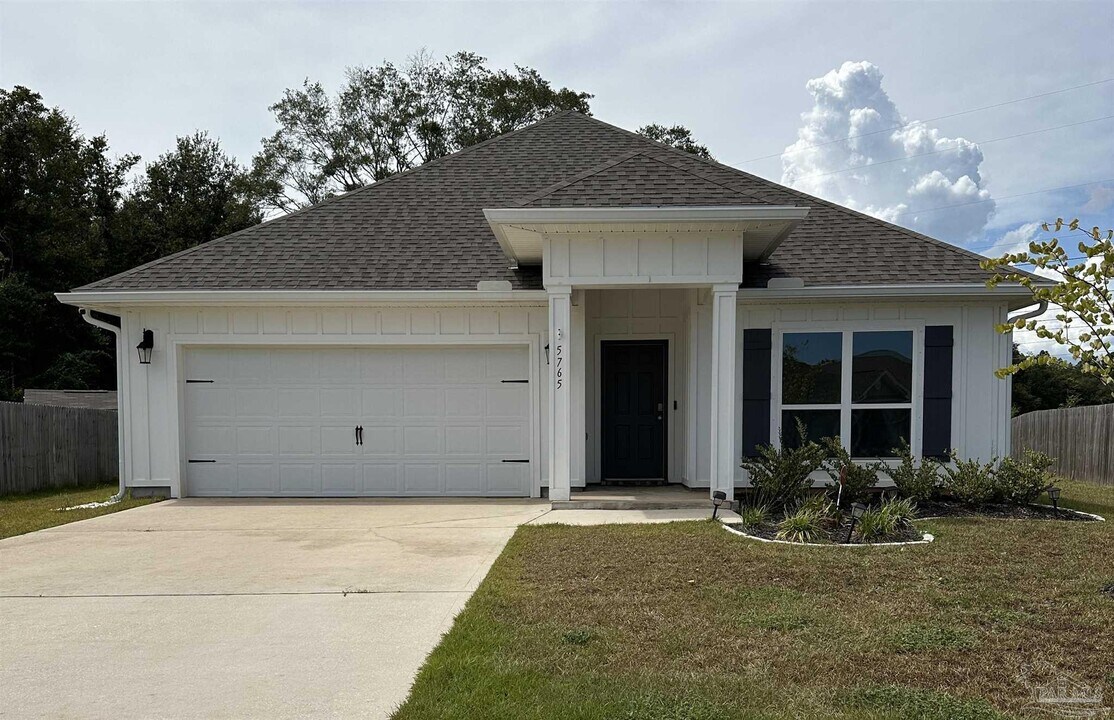 5765 Danbury Blvd in Milton, FL - Building Photo