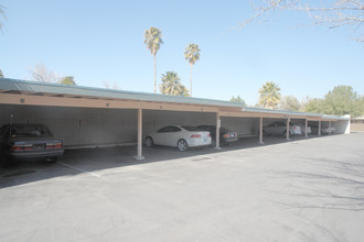 Country Club North Apartments in Tucson, AZ - Foto de edificio - Building Photo