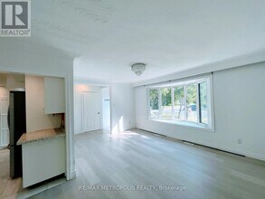 575 Third Line in Oakville, ON - Building Photo - Building Photo