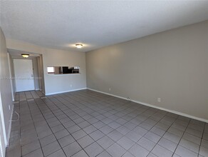 3400 Foxcroft Rd in Miramar, FL - Building Photo - Building Photo