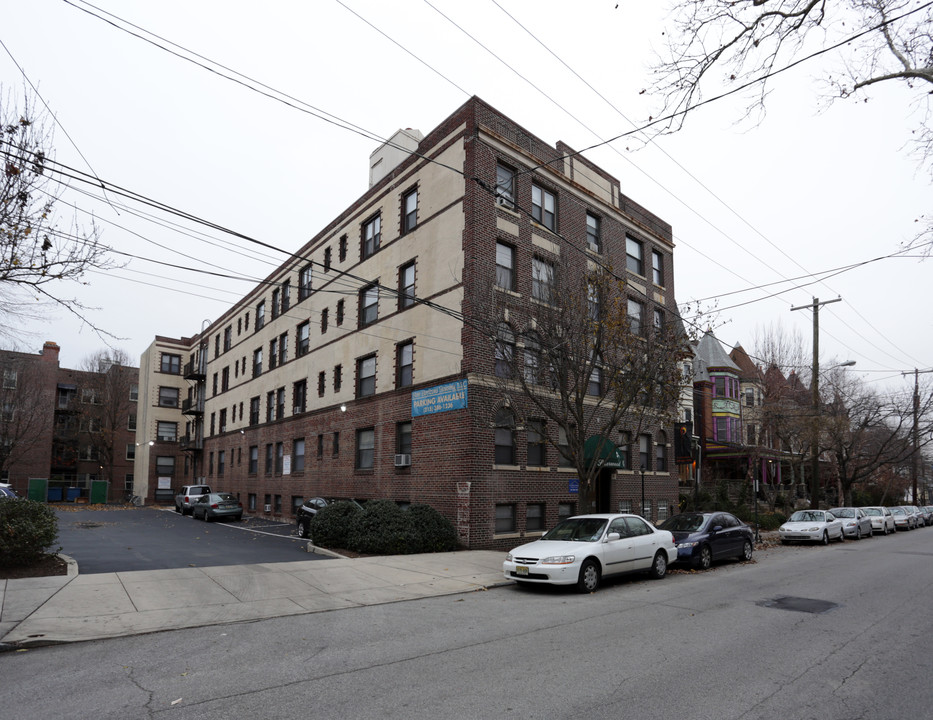 Sherwood Court in Philadelphia, PA - Building Photo