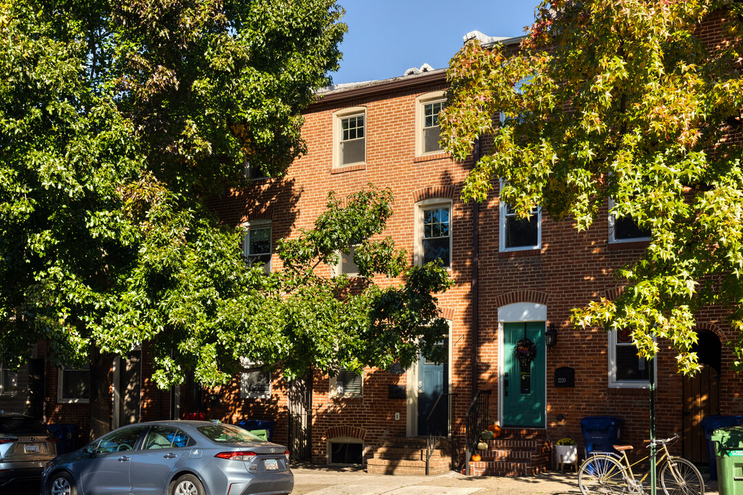 2218 Fleet St in Baltimore, MD - Foto de edificio