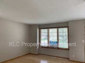 15417 Ridgeview Dr in Clive, IA - Building Photo - Building Photo