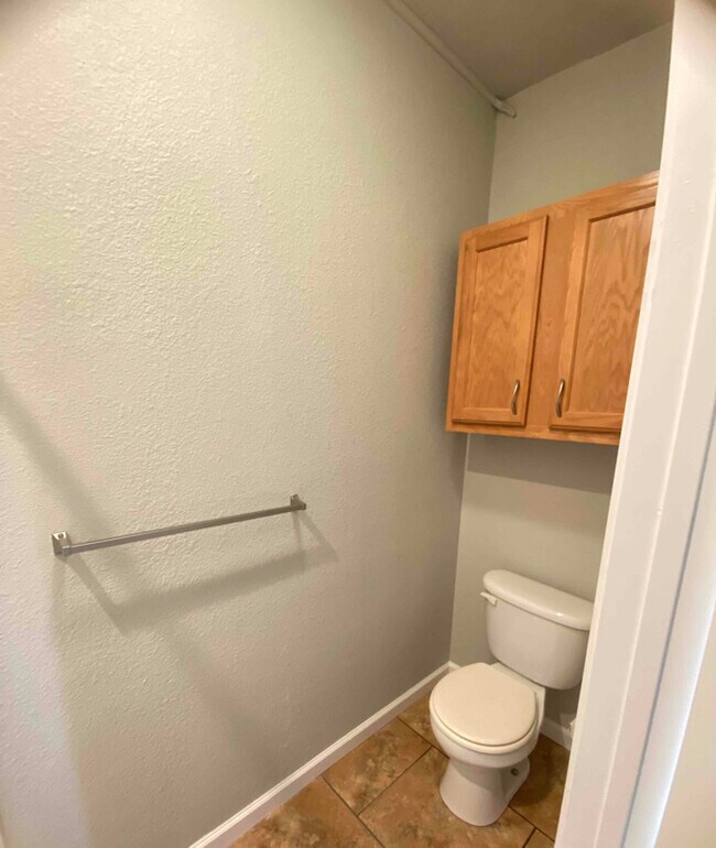 27 Jellison Ln-Unit -2 in Columbia Falls, MT - Foto de edificio - Building Photo