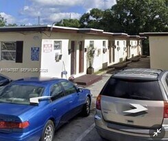 320 NW 2nd Ave in Hallandale Beach, FL - Building Photo