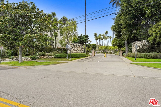 property at 271 S Barrington Ave