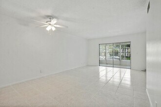 21 Abbey Ln in Delray Beach, FL - Building Photo - Building Photo
