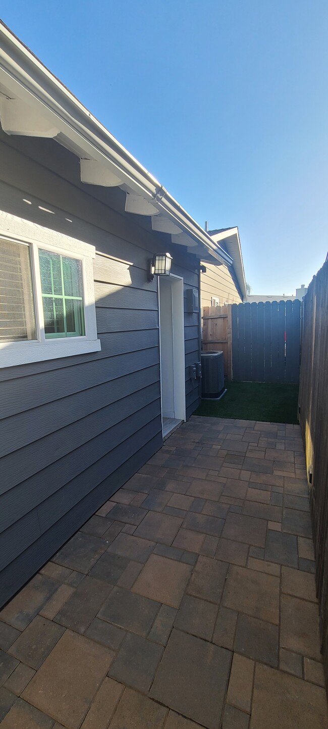 909 Begonia St, Unit 1 in Escondido, CA - Building Photo - Building Photo