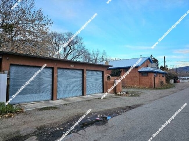 128 Calle Don Francisco in Bernalillo, NM - Building Photo - Building Photo
